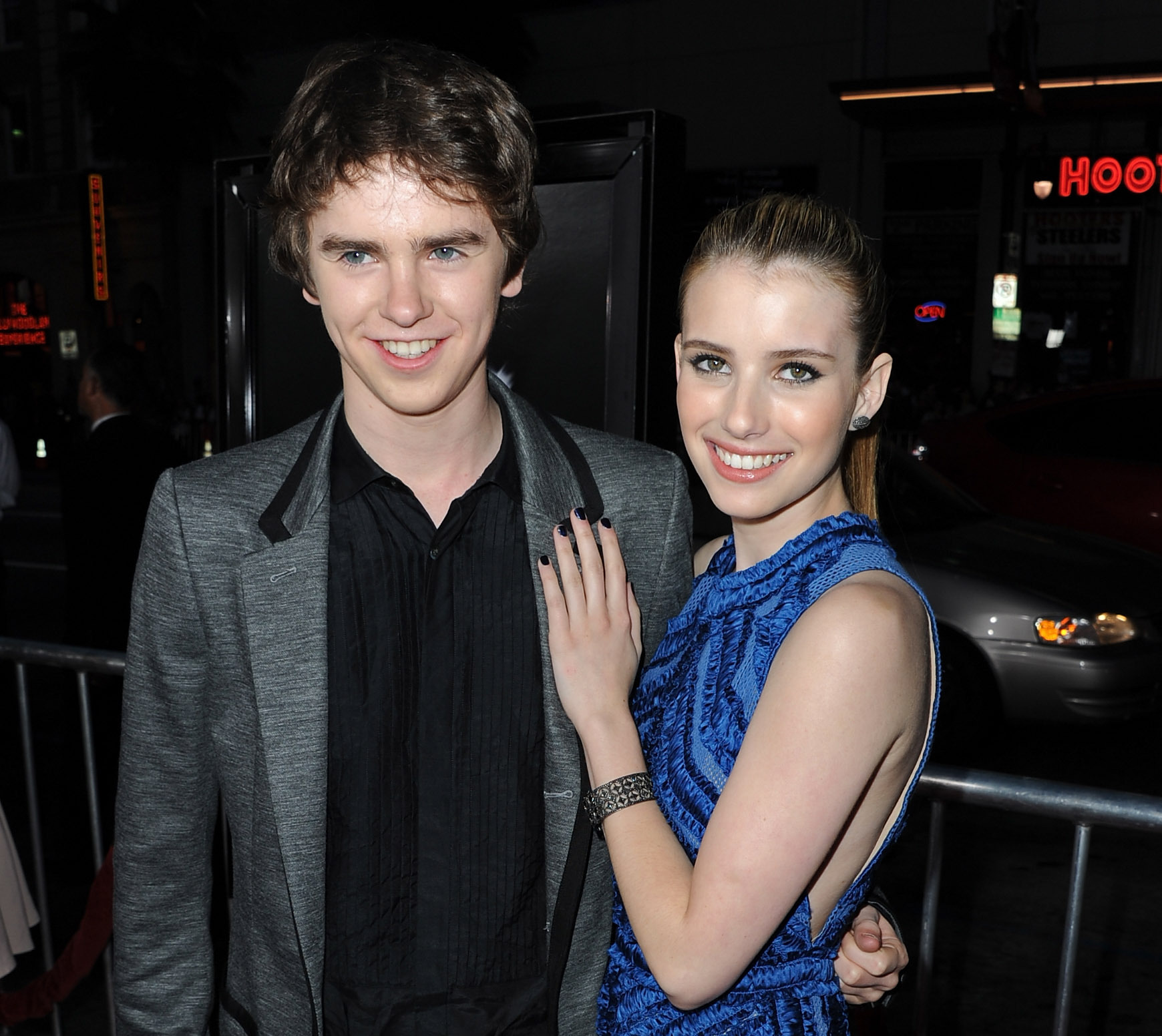 Freddie Highmore and Emma Roberts at event of Klyksmas 4 (2011)