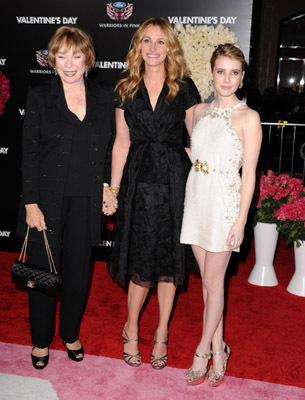 Julia Roberts, Shirley MacLaine and Emma Roberts at event of Valentino diena (2010)