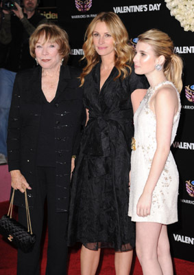 Julia Roberts, Shirley MacLaine and Emma Roberts at event of Valentino diena (2010)