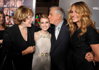 Julia Roberts, Shirley MacLaine, Garry Marshall and Emma Roberts at event of Valentino diena (2010)