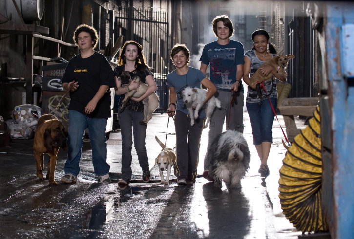 Still of Kyla Pratt, Emma Roberts, Jake T. Austin, Troy Gentile and Johnny Simmons in Hotel for Dogs (2009)