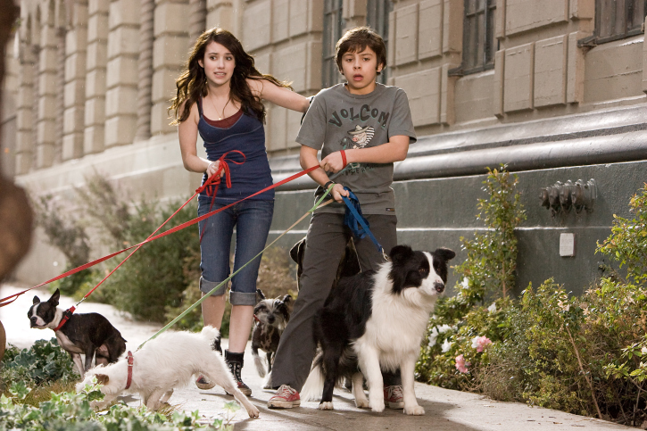 Still of Emma Roberts and Jake T. Austin in Hotel for Dogs (2009)