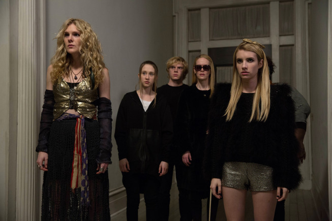 Still of Sarah Paulson, Emma Roberts, Lily Rabe, Evan Peters and Taissa Farmiga in Amerikietiska siaubo istorija (2011)