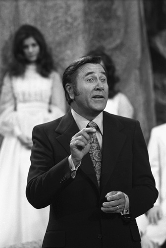 Oral Roberts delivering sermon