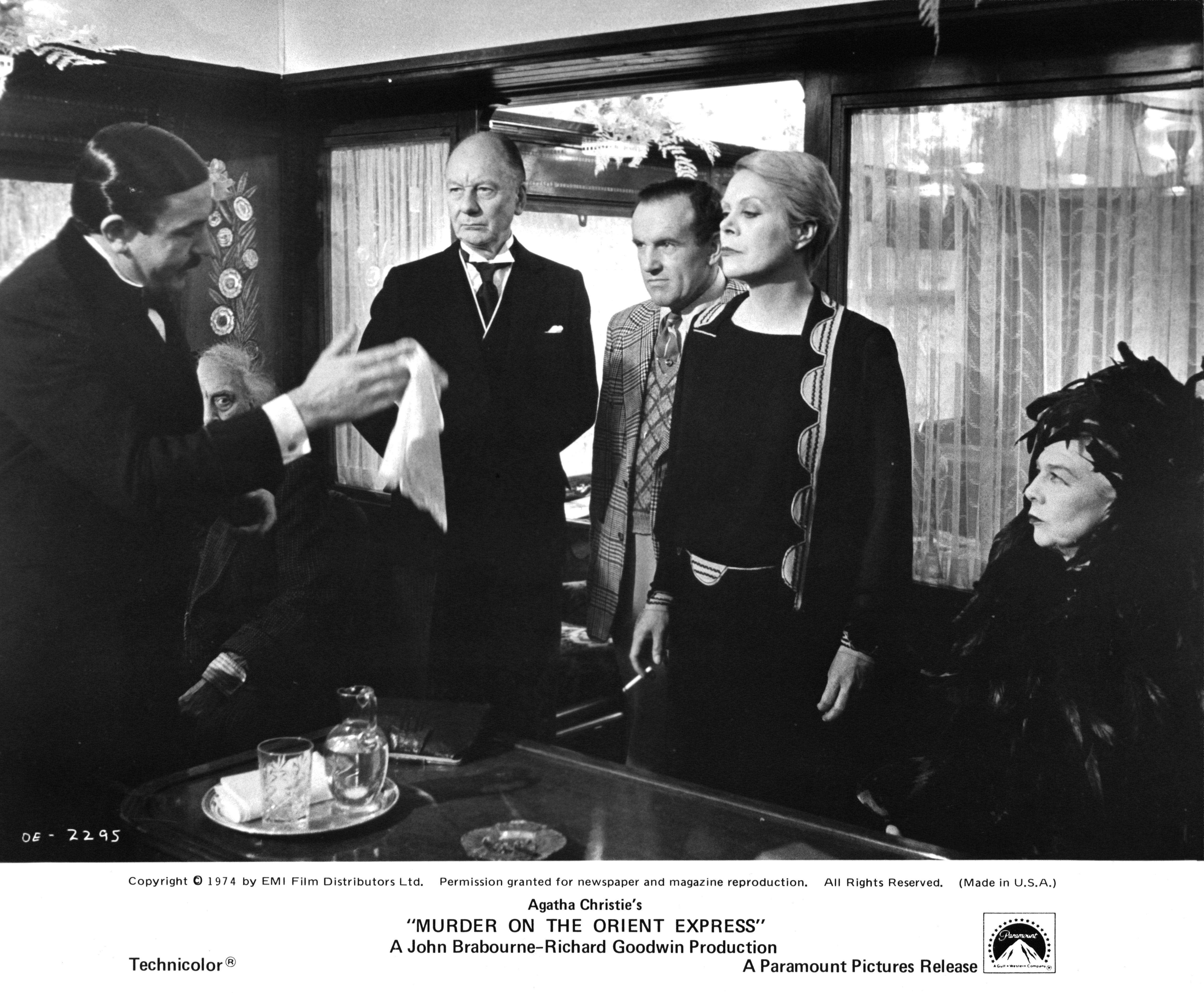 Still of John Gielgud, Albert Finney, Colin Blakely, Wendy Hiller and Rachel Roberts in Murder on the Orient Express (1974)
