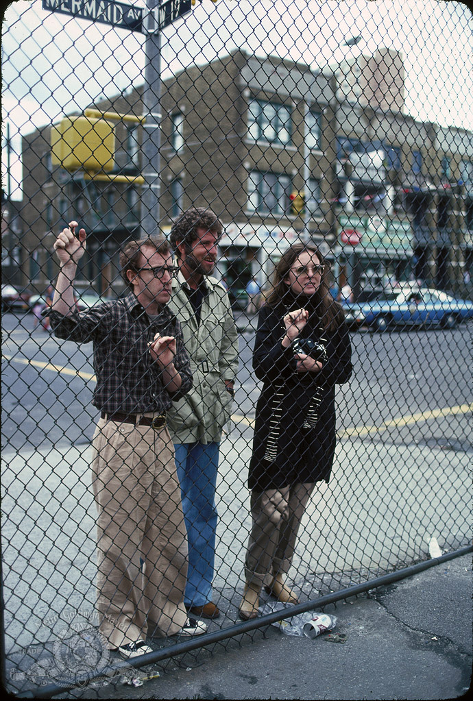 Still of Woody Allen, Diane Keaton and Tony Roberts in Ane Hol (1977)