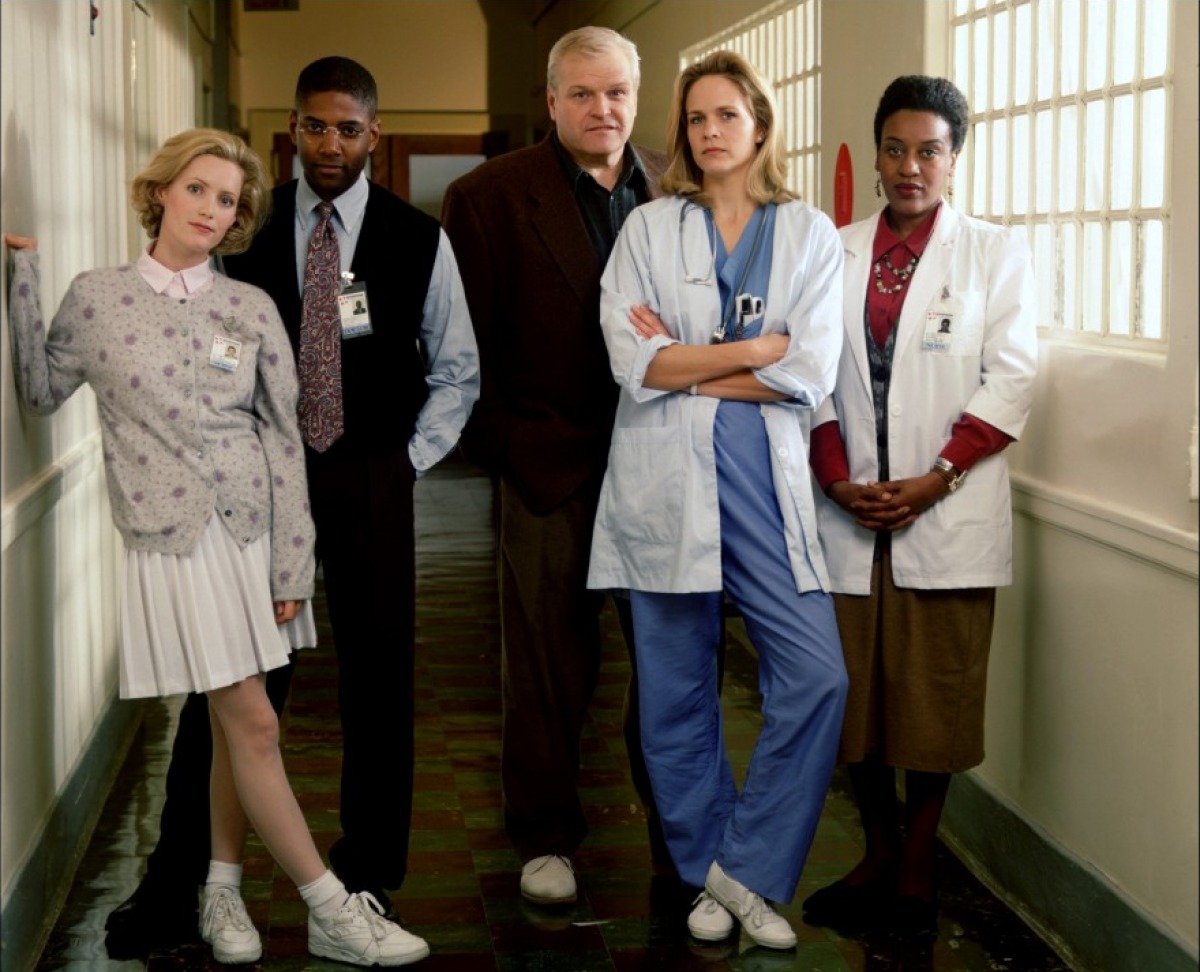 Still of Jeff Williams, Leslie Mann, Brian Dennehy, Lindsay Frost and CCH Pounder in Birdland
