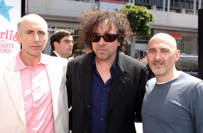 Tim Burton, Kevin McCormick and Jeff Robinov at event of Carlis ir sokolado fabrikas (2005)