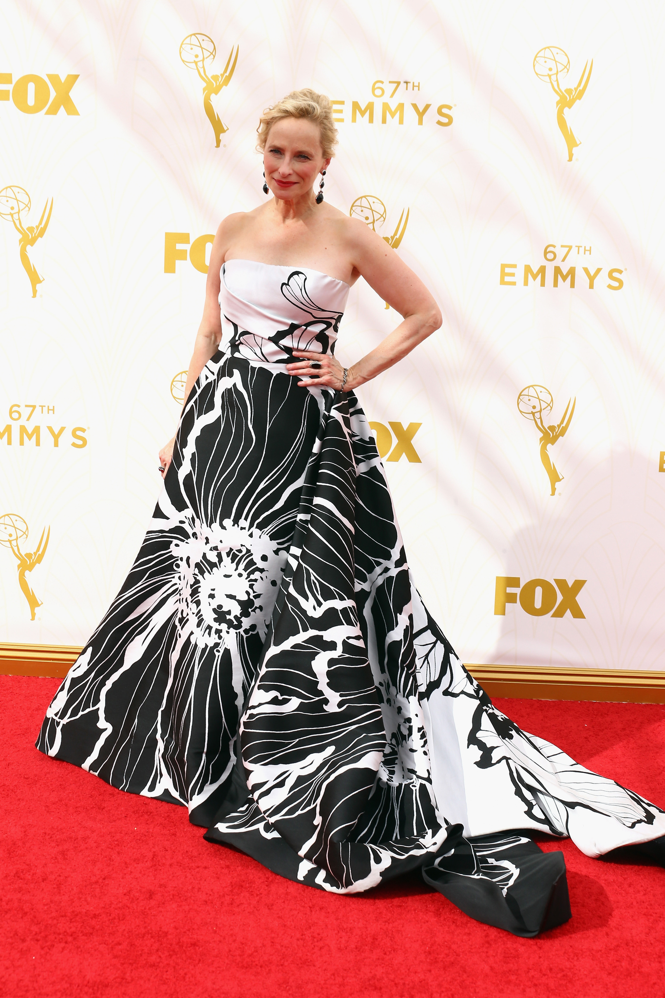 Laila Robins at event of The 67th Primetime Emmy Awards (2015)