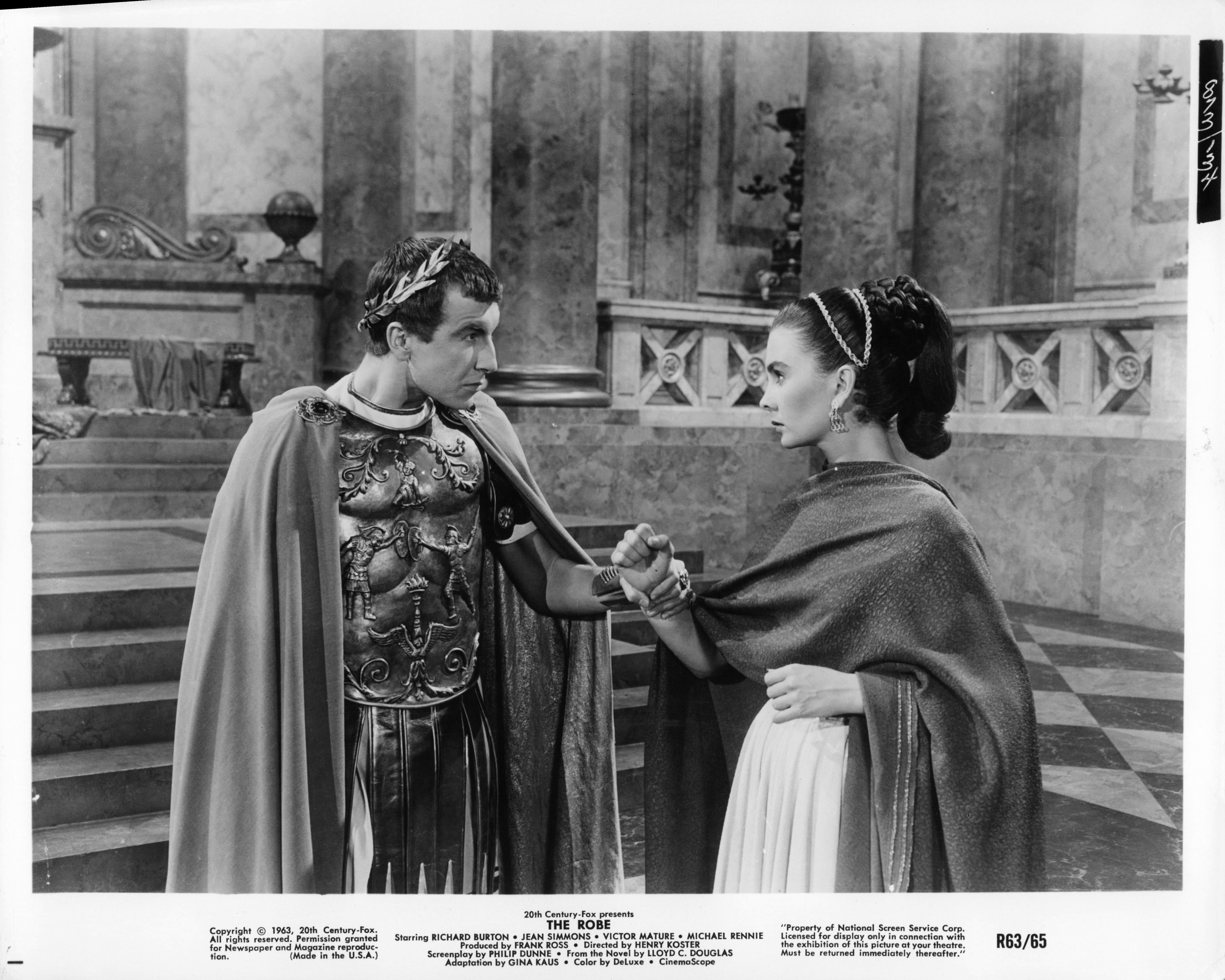 Still of Jean Simmons and Jay Robinson in The Robe (1953)