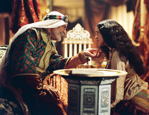 Still of Omar Sharif and Zuleikha Robinson in Hidalgo (2004)