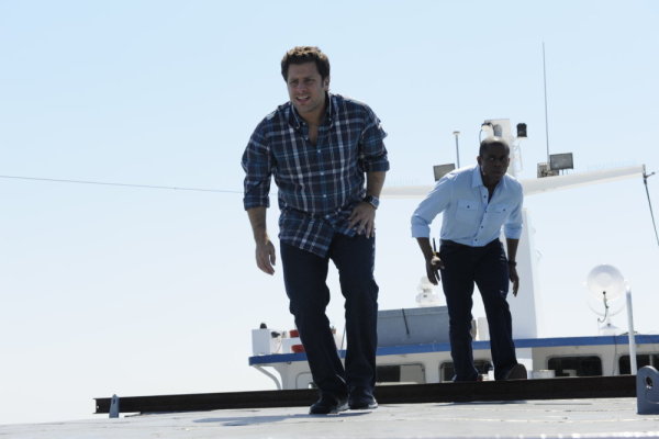 Still of James Roday and Shawn Spencer in Aiskiaregys: Ferry Tale (2010)