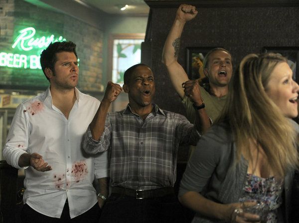 Still of Dulé Hill and James Roday in Aiskiaregys (2006)