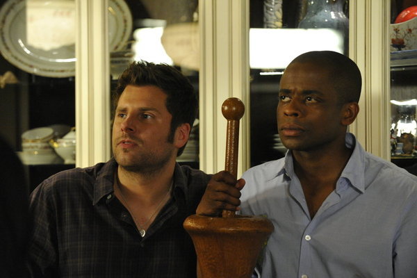 Still of Dulé Hill and James Roday in Aiskiaregys (2006)