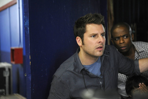 Still of Dulé Hill and James Roday in Aiskiaregys (2006)