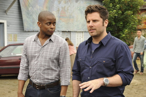 Still of Dulé Hill and James Roday in Aiskiaregys (2006)