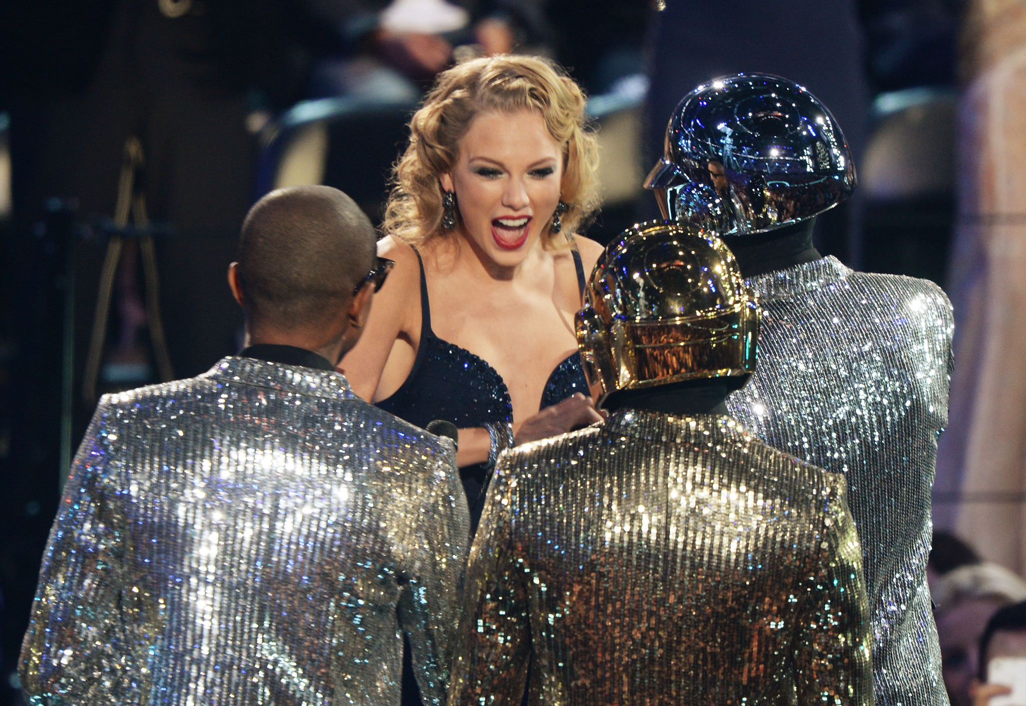 Nile Rodgers, Pharrell Williams, Daft Punk and Taylor Swift at event of 2013 MTV Video Music Awards (2013)