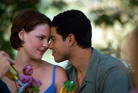 Still of Katherine Heigl and Adam Rodriguez in Roswell (1999)
