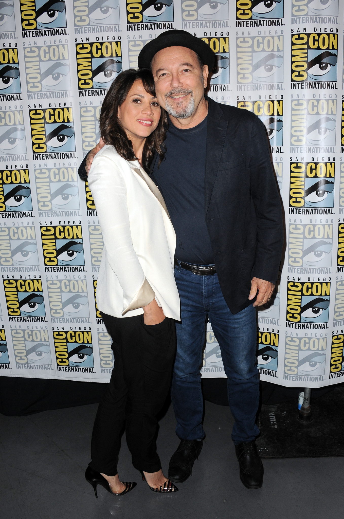 Rubén Blades and Elizabeth Rodriguez at event of Fear the Walking Dead (2015)