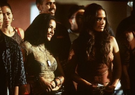 Still of Jordana Brewster and Michelle Rodriguez in Greiti ir Isiute (2001)