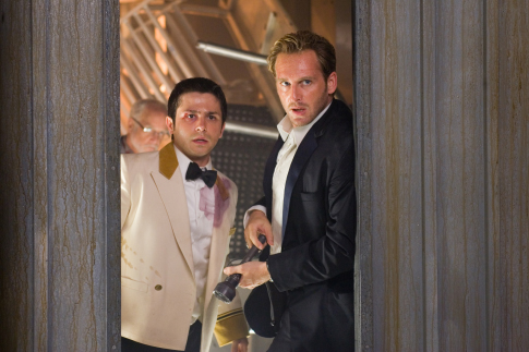 Still of Freddy Rodríguez and Josh Lucas in Poseidon (2006)