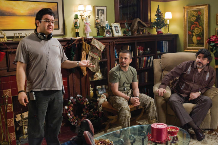 Still of Alfred Molina, Freddy Rodríguez and Alfredo Rodriguez de Villa in Nothing Like the Holidays (2008)