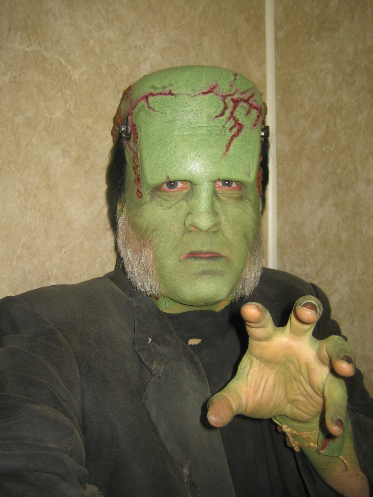 Daniel Roebuck as Lou Martini playing Frankenstein in Rob Zombie's Halloween 2