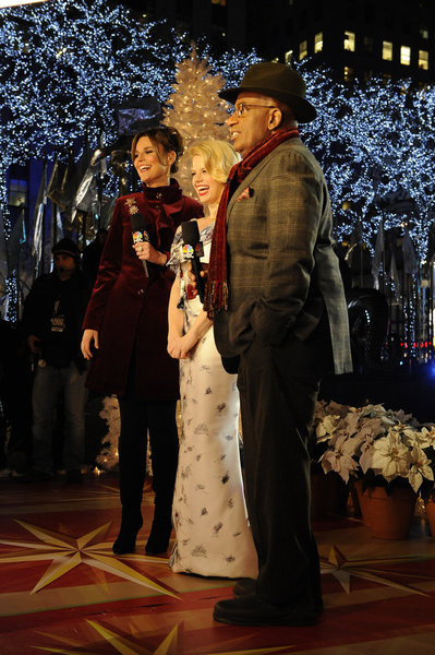 Still of Al Roker, Megan Hilty and Savannah Guthrie in Christmas in Rockefeller Center (2012)