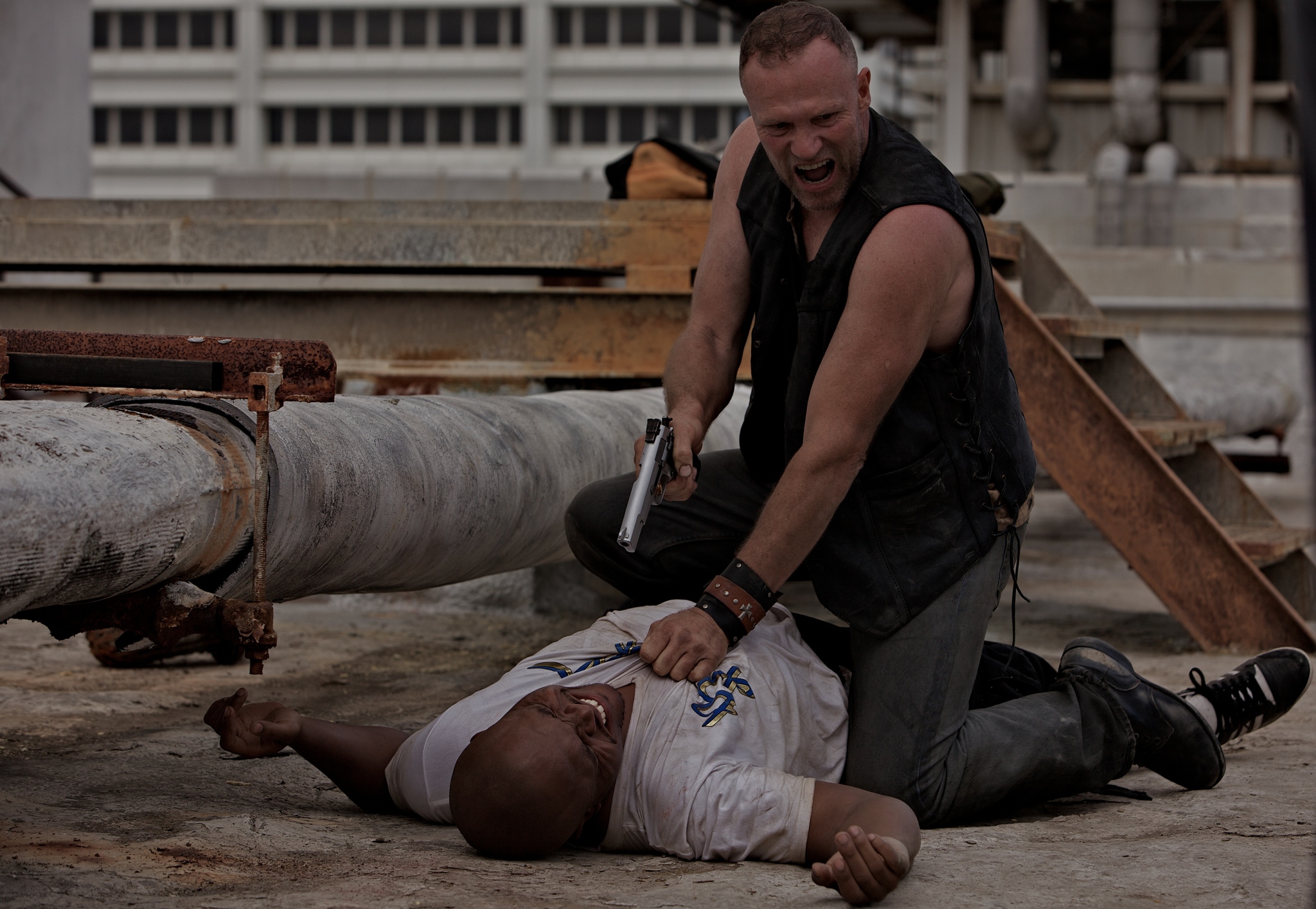 Still of Michael Rooker and Irone Singleton in Vaiksciojantys negyveliai (2010)