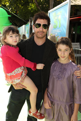 Dylan McDermott and Charlotte Rose at event of Planet 51 (2009)