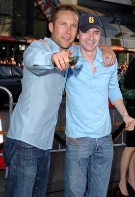 Topher Grace and Michael Rosenbaum at event of Betmenas: Pradzia (2005)