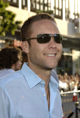 Michael Rosenbaum at event of Betmenas: Pradzia (2005)