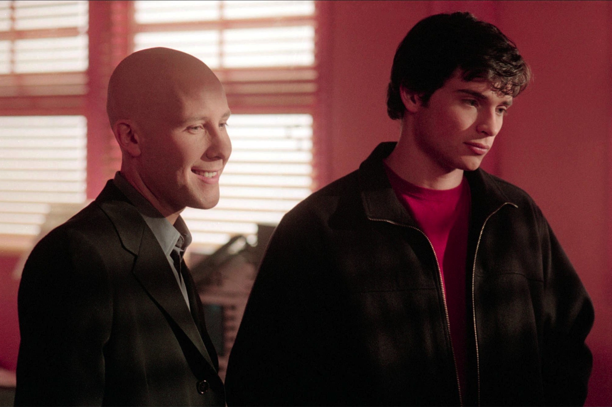 Still of Michael Rosenbaum and Tom Welling in Smallville (2001)