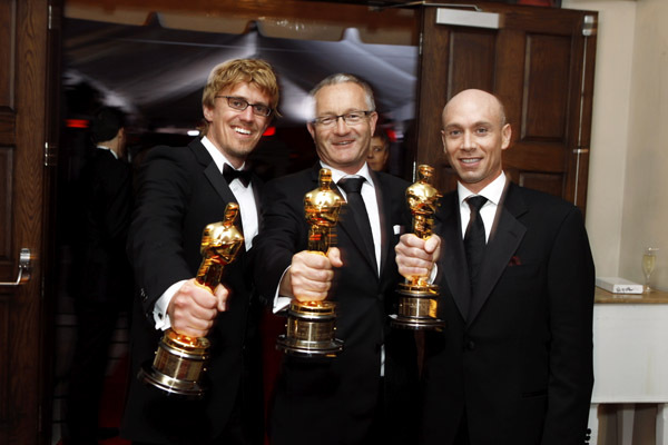 Stephen Rosenbaum and Kim Sinclair at event of The 82nd Annual Academy Awards (2010)