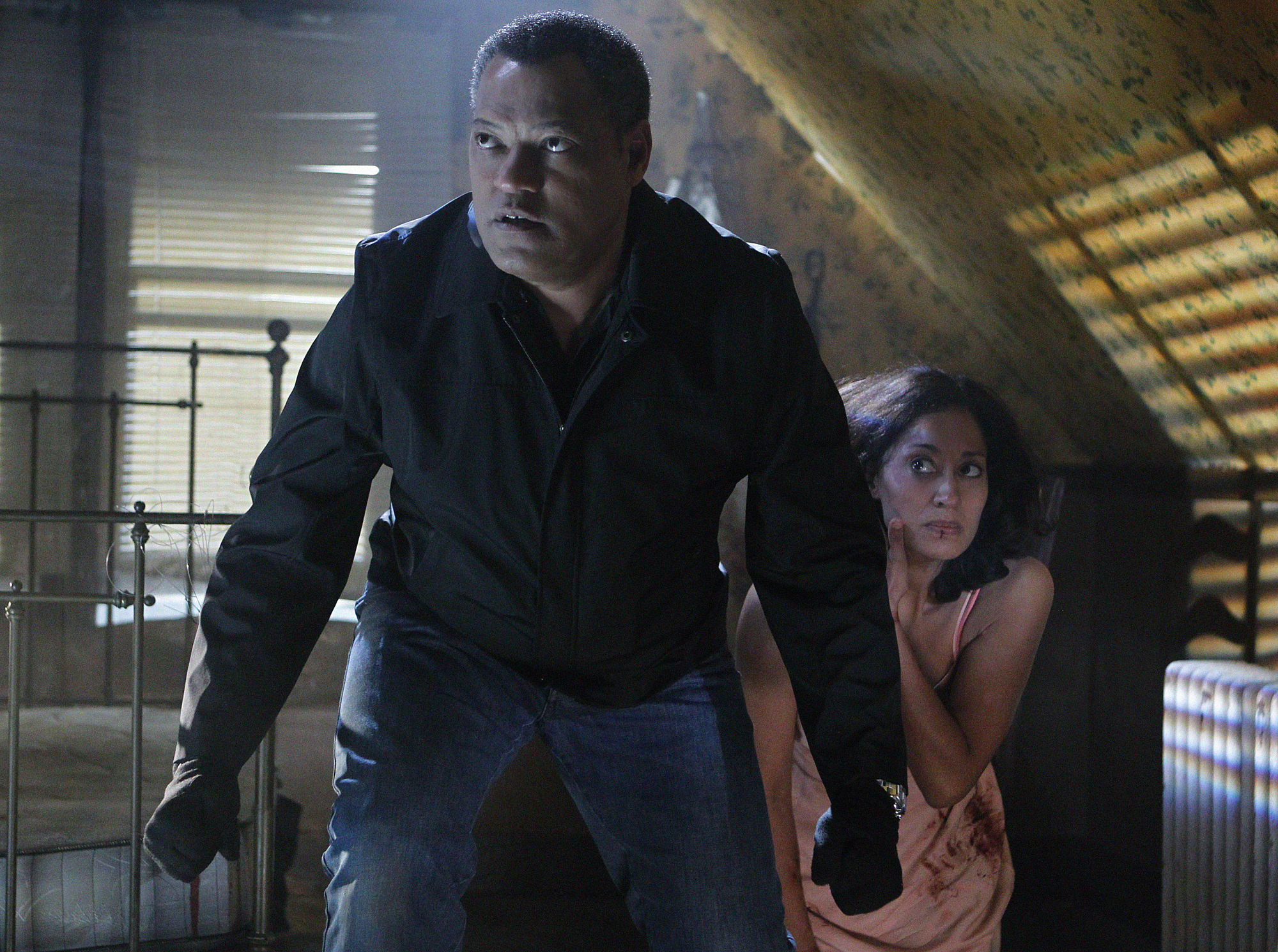 Still of Laurence Fishburne and Tracee Ellis Ross in CSI kriminalistai (2000)
