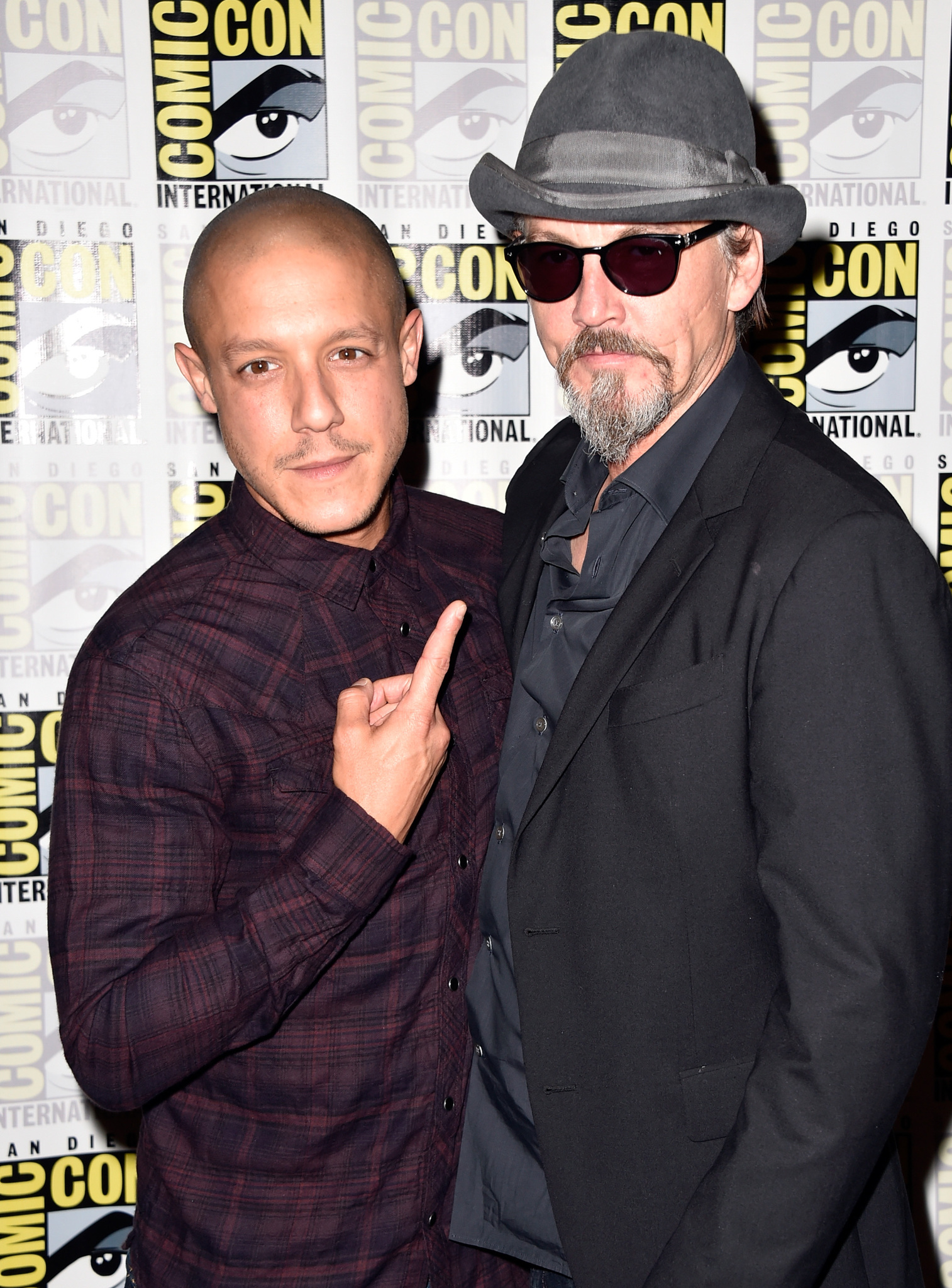 Tommy Flanagan and Theo Rossi at event of Sons of Anarchy (2008)