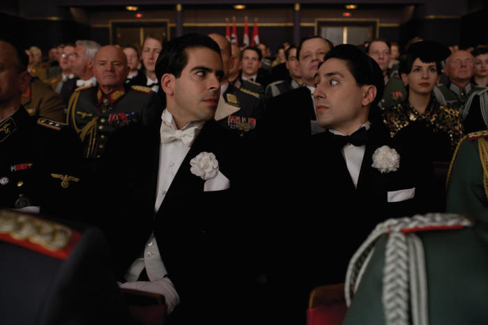 Still of Eli Roth and Omar Doom in Negarbingi sunsnukiai (2009)