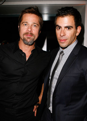 Brad Pitt and Eli Roth at event of Negarbingi sunsnukiai (2009)