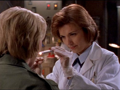 Still of Teryl Rothery and Amanda Tapping in Stargate SG-1 (1997)
