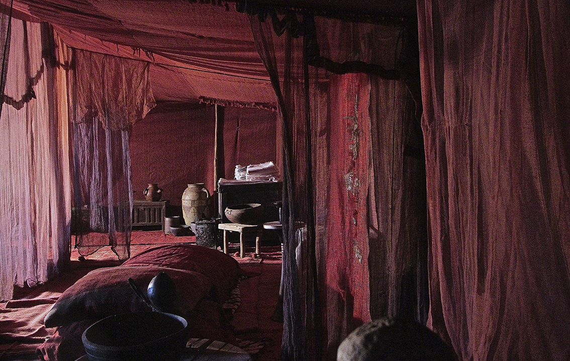 Int. Red tent