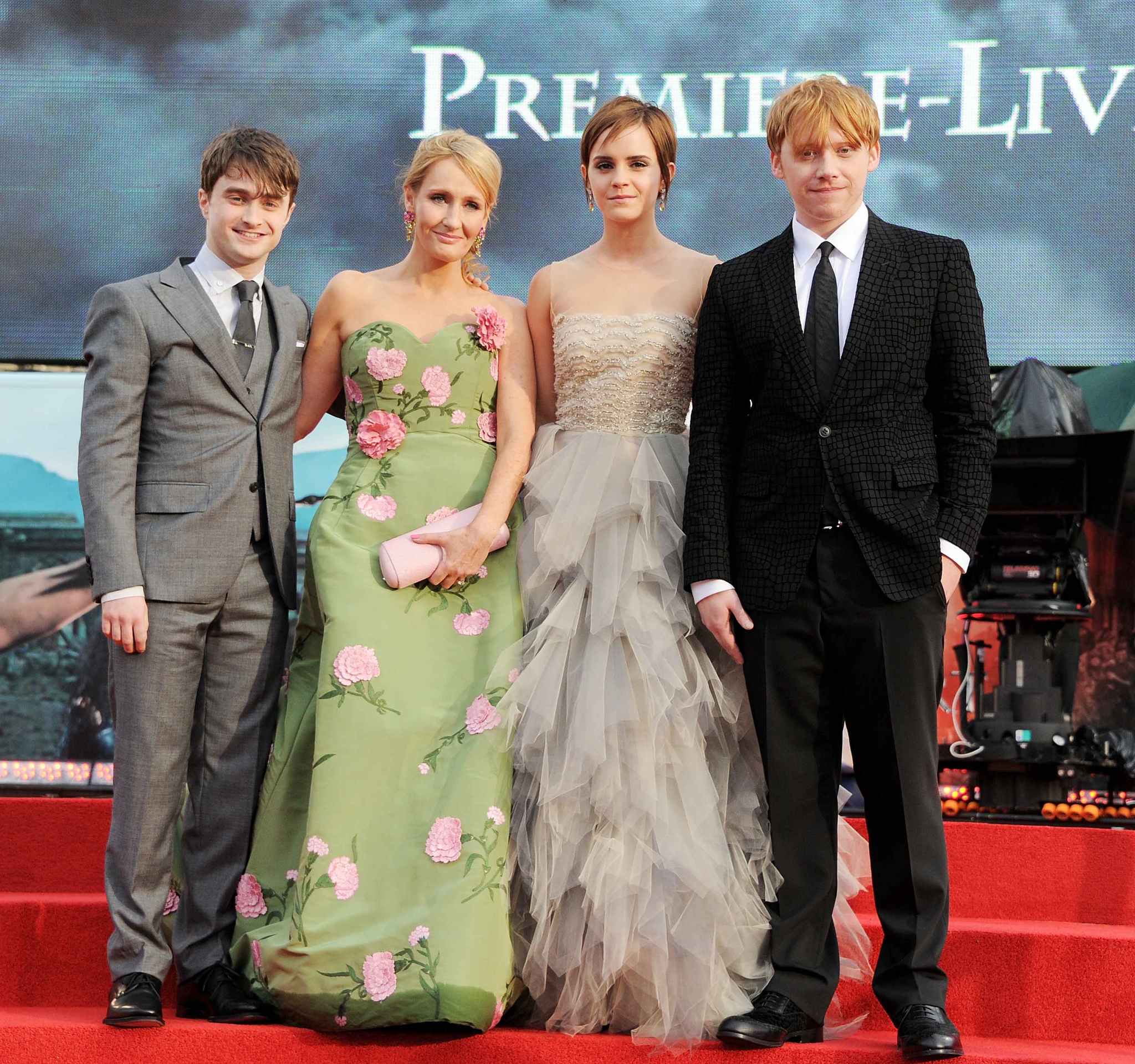 Rupert Grint, Daniel Radcliffe, J.K. Rowling and Emma Watson at event of Haris Poteris ir mirties relikvijos. 2 dalis (2011)