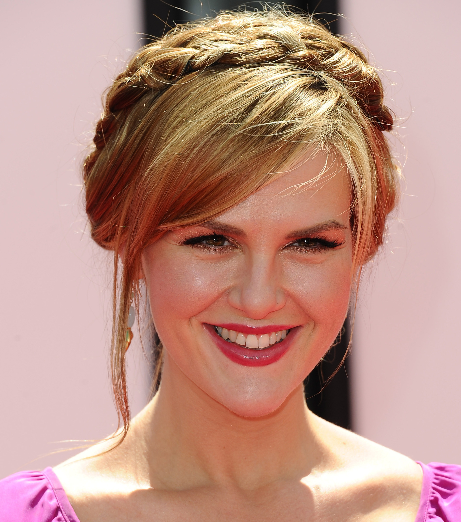 Sara Rue at event of Trys veplos (2012)