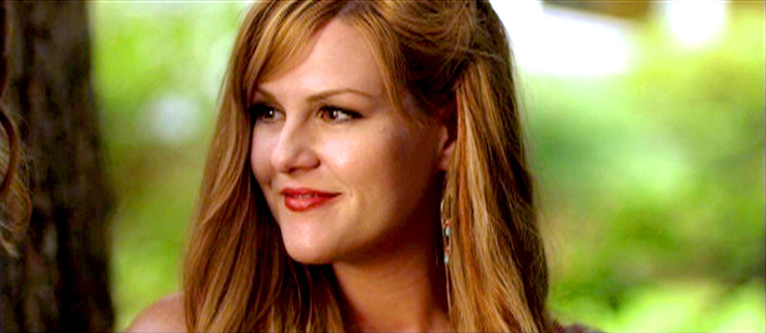 Sara Rue as Sarah 