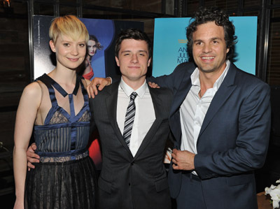 Mark Ruffalo, Josh Hutcherson and Mia Wasikowska at event of The Kids Are All Right (2010)