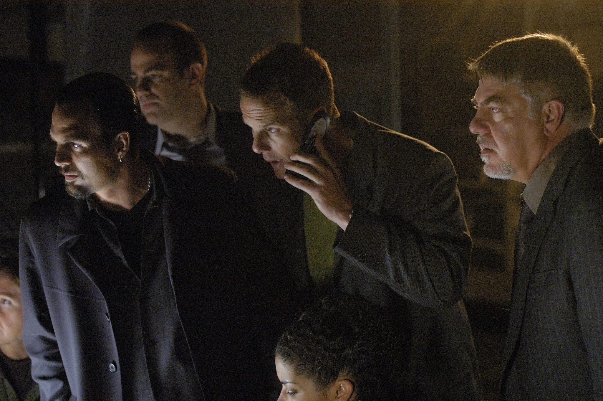 Still of Peter Berg, Paul Adelstein, Bruce McGill and Mark Ruffalo in Nakties ikaitas (2004)