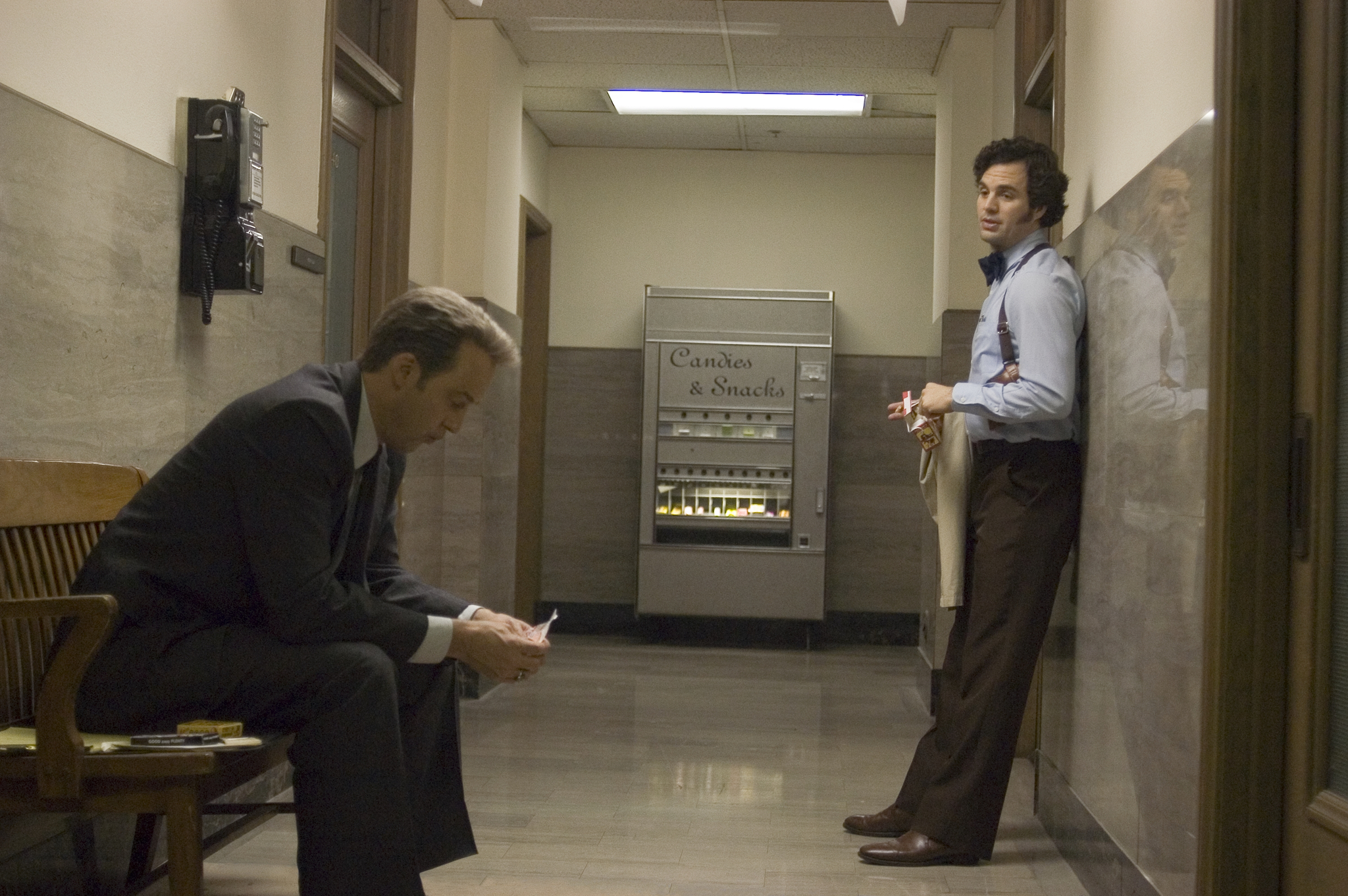 Still of Anthony Edwards and Mark Ruffalo in Zodiac (2007)