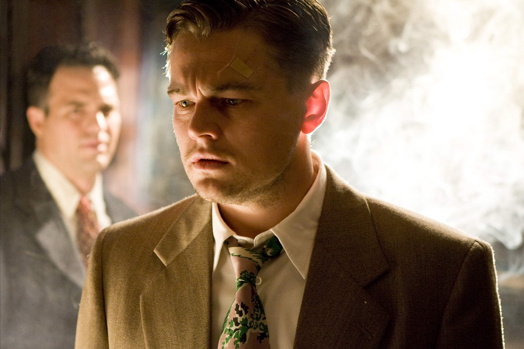 Still of Leonardo DiCaprio and Mark Ruffalo in Kuzdesiu sala (2010)