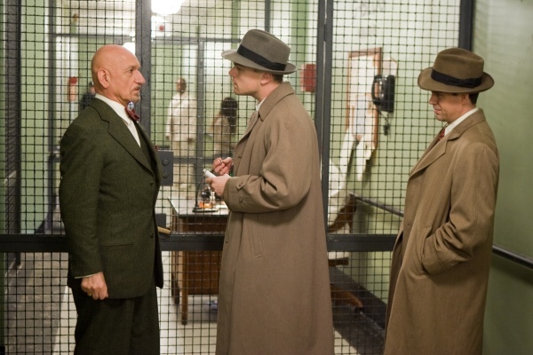 Still of Leonardo DiCaprio, Ben Kingsley and Mark Ruffalo in Kuzdesiu sala (2010)