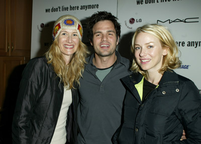 Laura Dern, Mark Ruffalo and Naomi Watts at event of We Don't Live Here Anymore (2004)