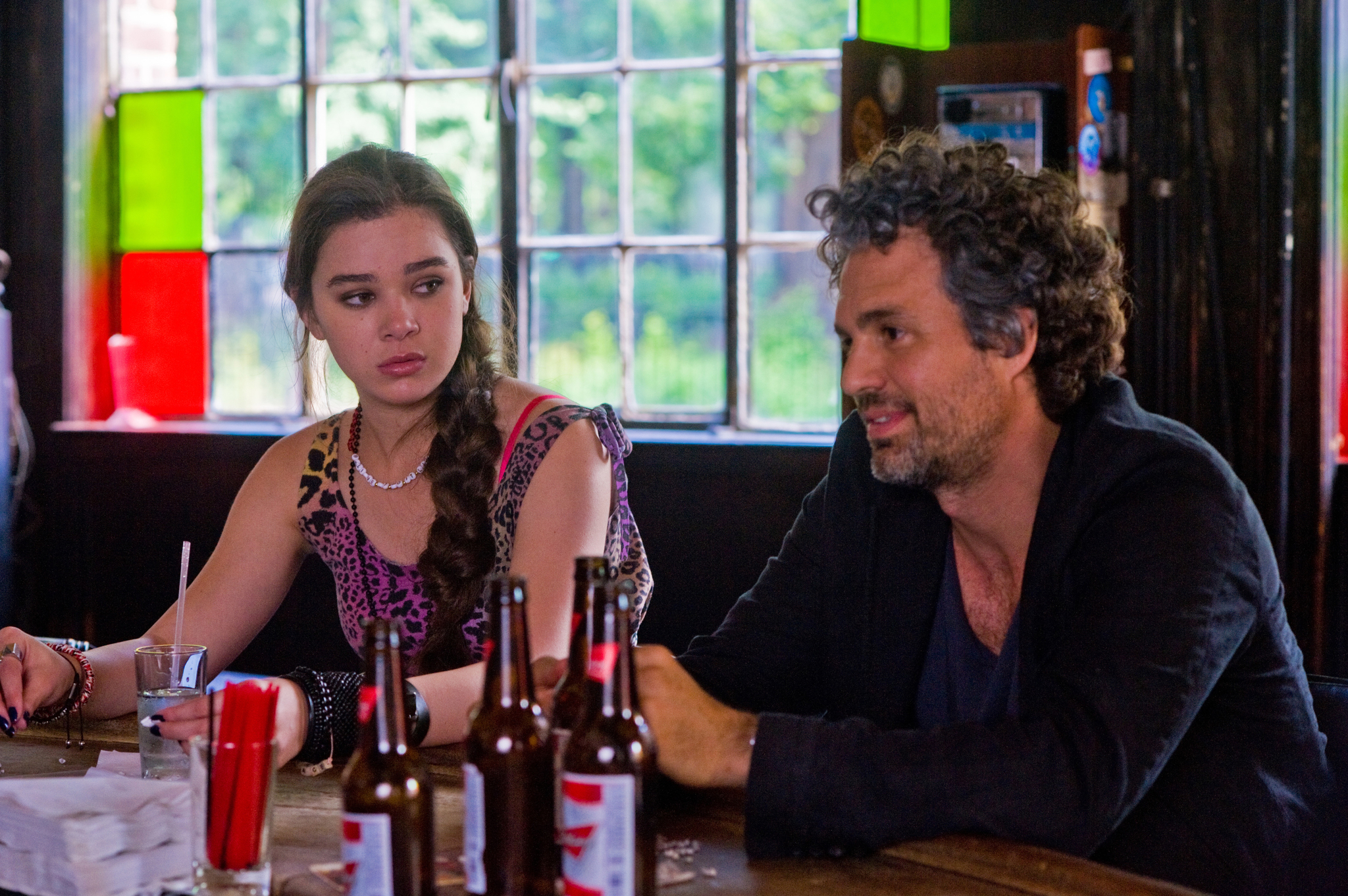 Still of Mark Ruffalo and Hailee Steinfeld in Dar karta, is naujo (2013)